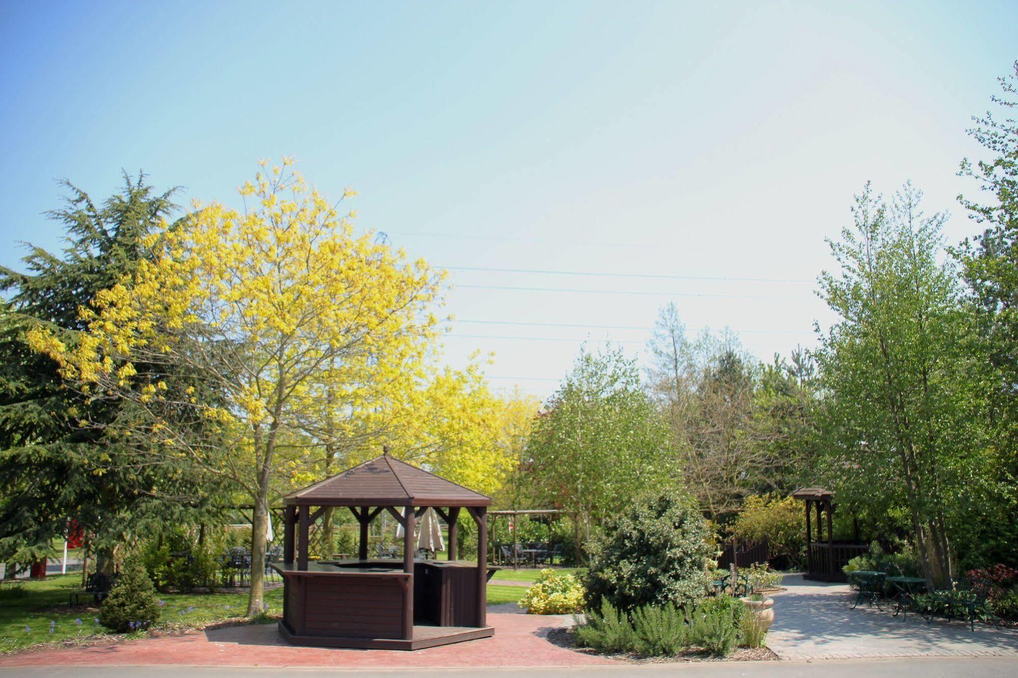 Fairlawns, Hotel And Spa Уолсолл Экстерьер фото
